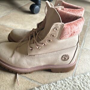 Women’s pink timberlands boots 7.5
